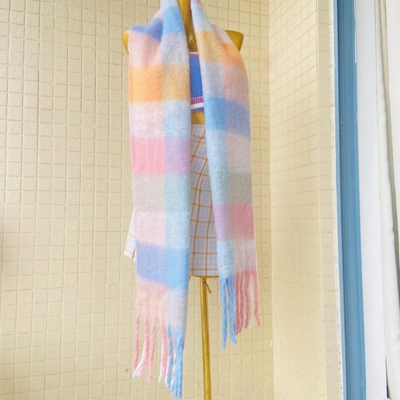 Scarf - Picture 1 of 3